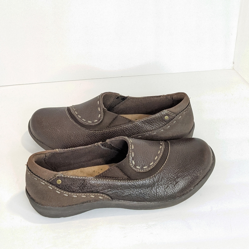 Leather loafers by Earth origins